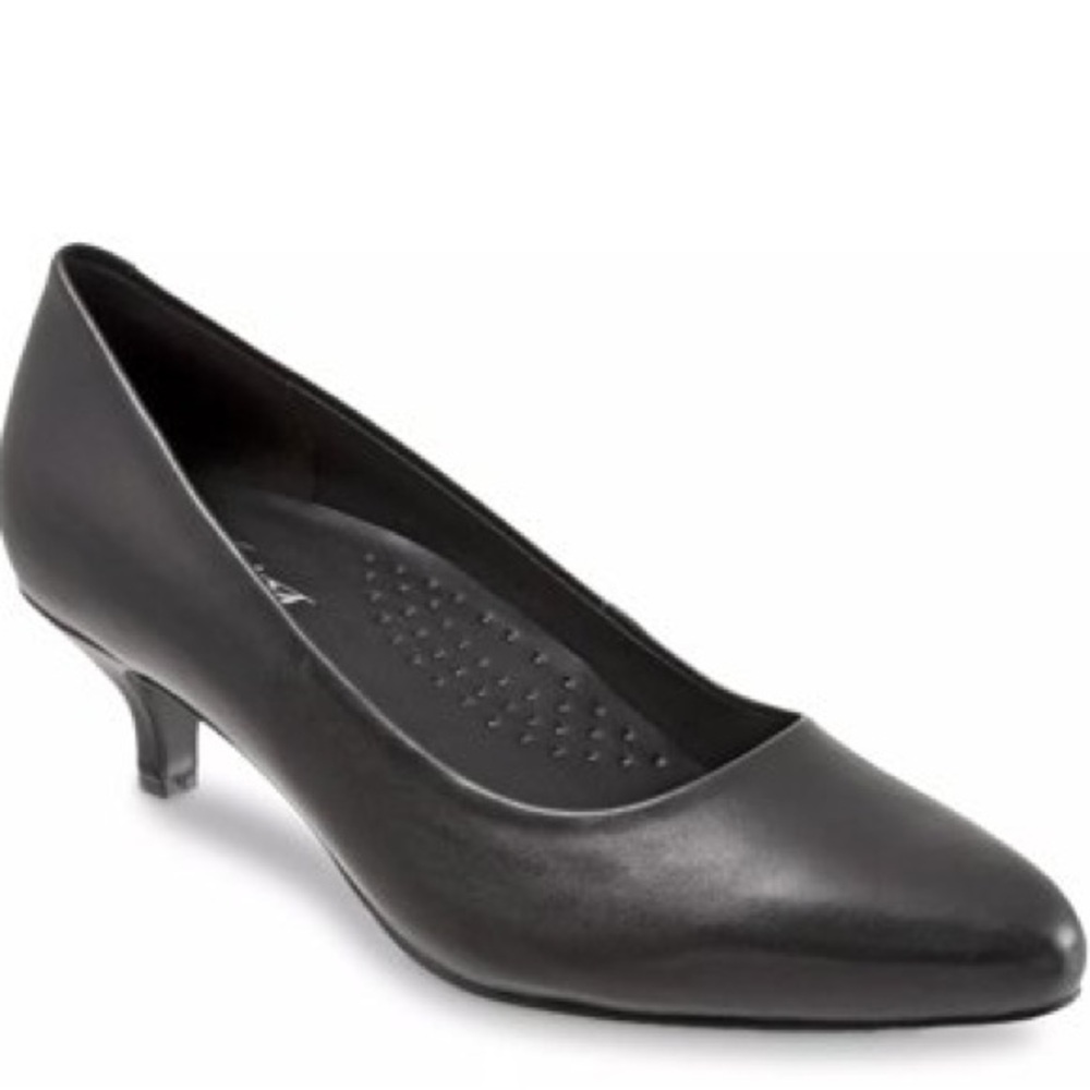 Trotters Black Low Kitten Heel Pump